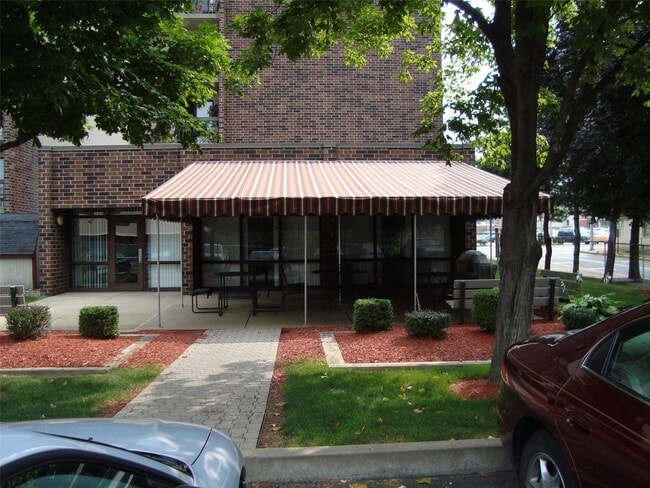 Building Photo - 1826 Monongahela Ave