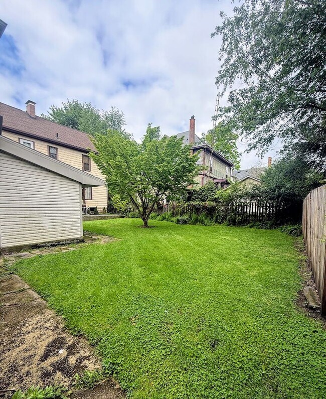 Building Photo - Wellman Duplex