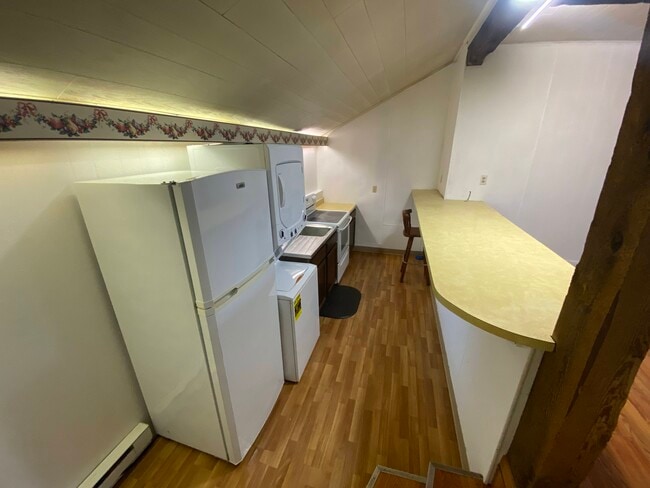 Building Photo - Chestnut Grove Village 11