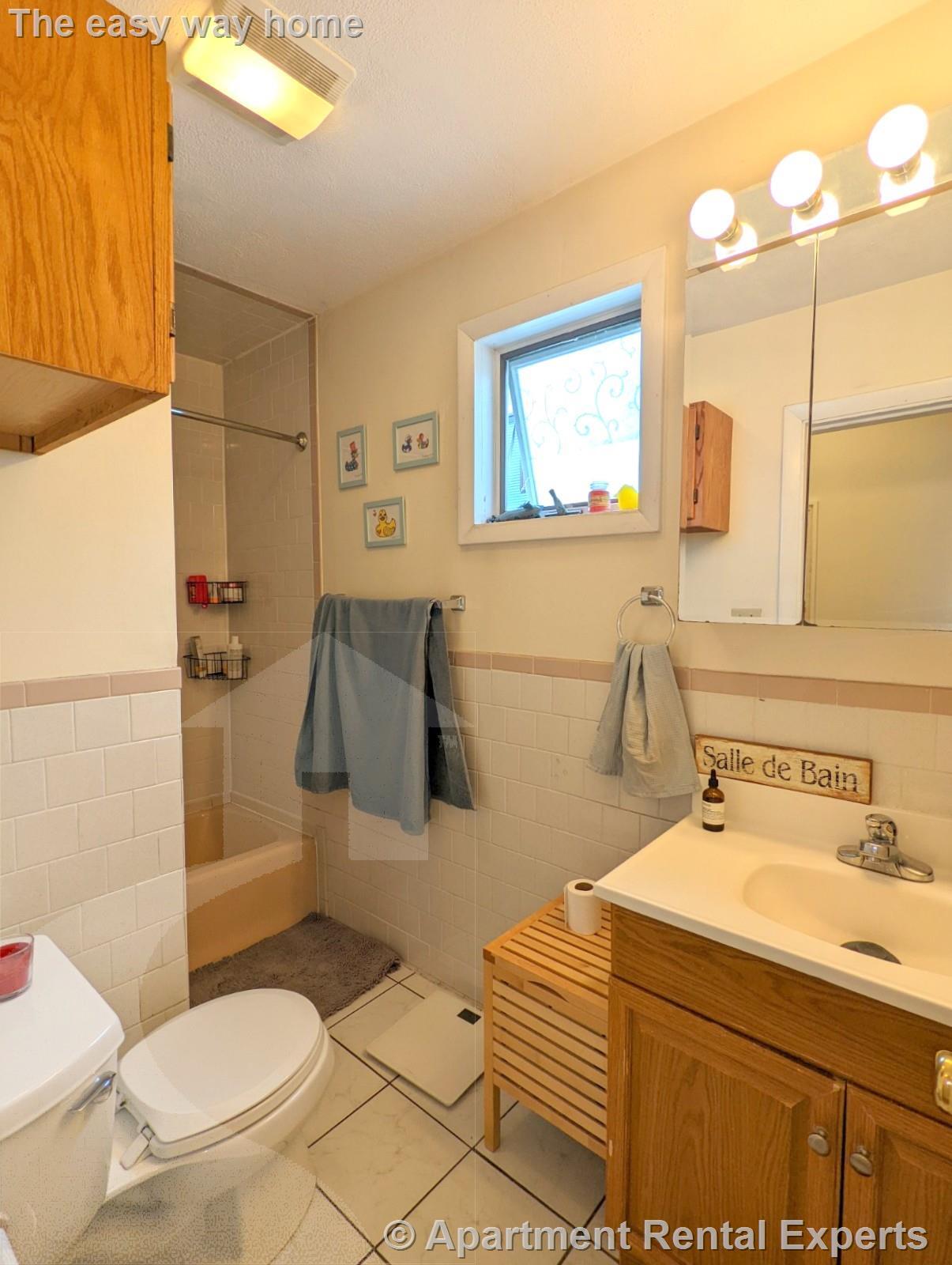 Building Photo - 392 Washington St