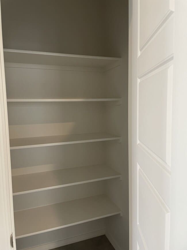 Building Photo - 4868 Longs Peak Rd NE