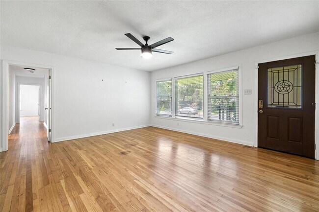 Building Photo - 1206 Larkwood Dr