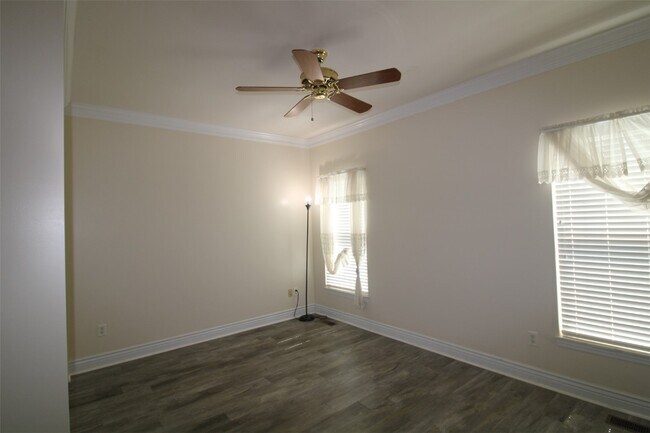 Building Photo - 320 Remington Way Dr