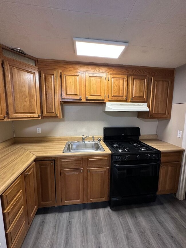 Building Photo - Beautifully Renovated 3-Bedroom Split-Leve...