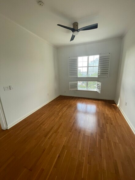 Building Photo - 3225 Turtle Creek Blvd