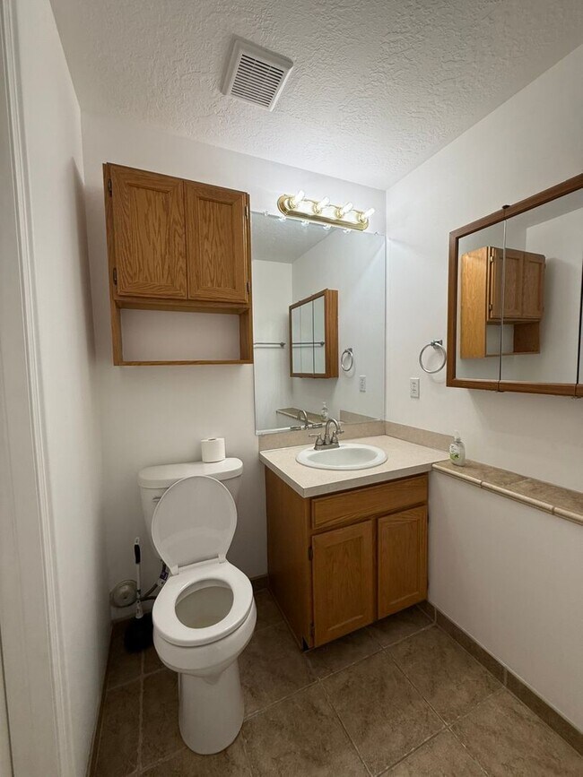 Building Photo - 370 W 4900 S