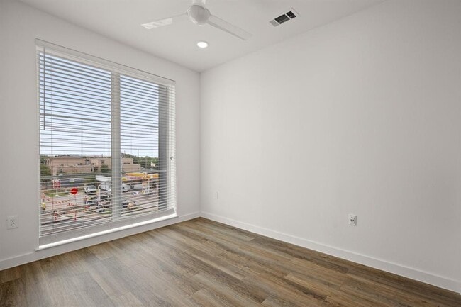 Building Photo - 6324 N Lamar Blvd