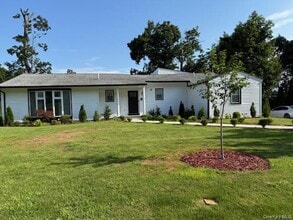 Building Photo - 19 Primrose Ave W