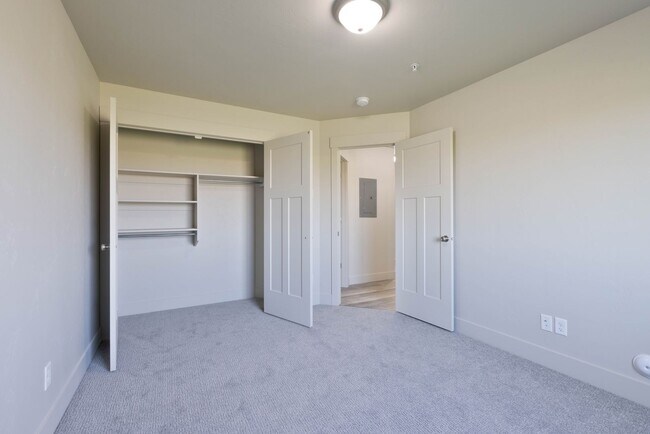 Building Photo - 5961 N Silver Fox Rd