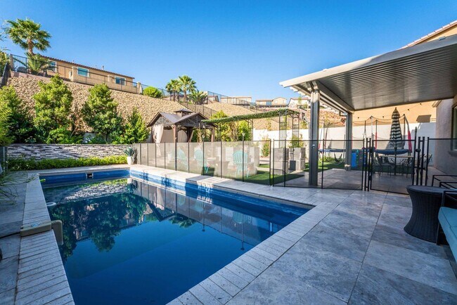 Building Photo - A stunning 4 Bedroom home nestled in the prestigious community in Henderson!