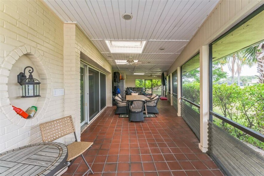 Building Photo - 5706 S Travelers Palm Ln