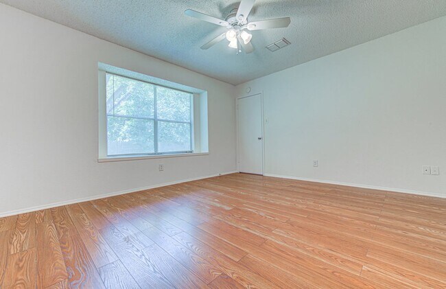 Building Photo - Move-In Ready Cherry Creek 3 Bedroom, 2 Bath!