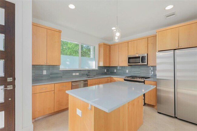 Building Photo - 1114 Walton Ln