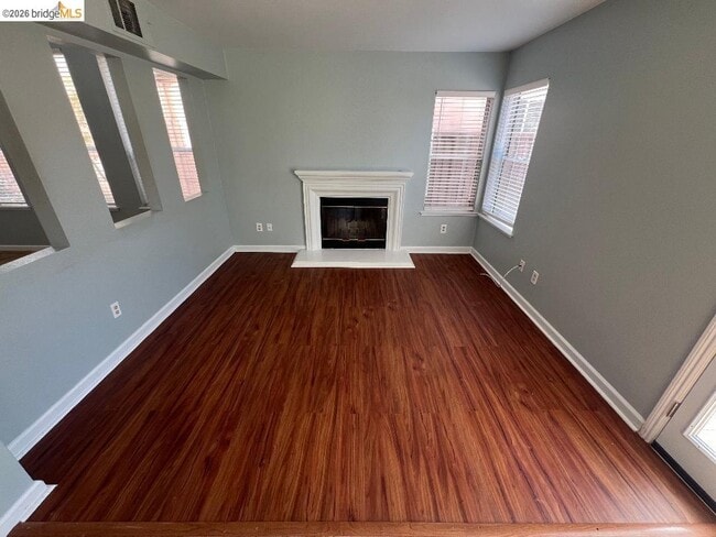 Building Photo - 4525 Waterford Way