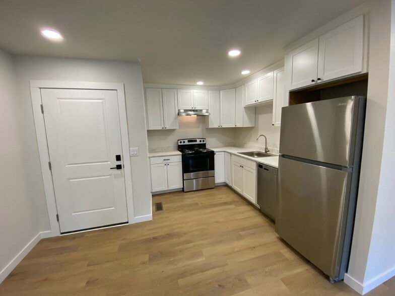 Building Photo - Pine Street Apartments