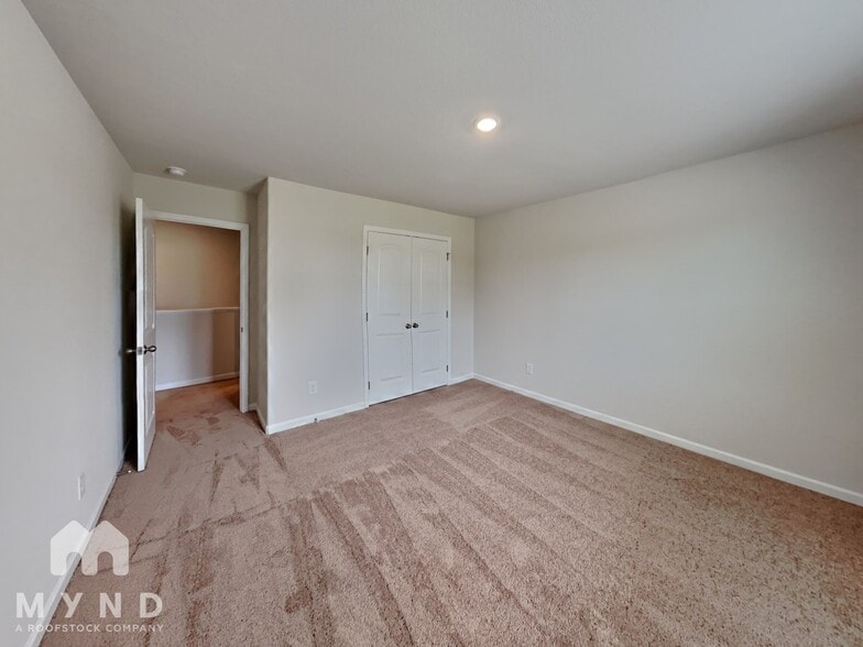 Building Photo - 121 Royal Mdw Dr