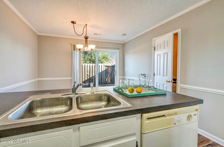 Building Photo - 2355 Vineyard Dr