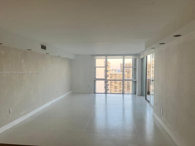 Building Photo - 3625 N Country Club Dr