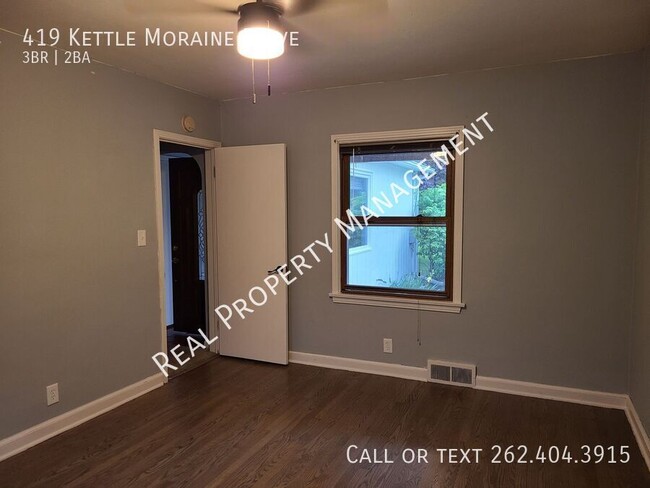 Building Photo - 419 Kettle Moraine Dr