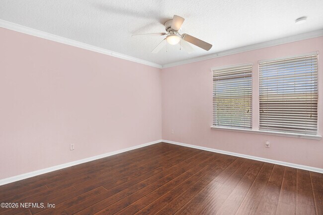 Building Photo - 352 Silver Glen Ave