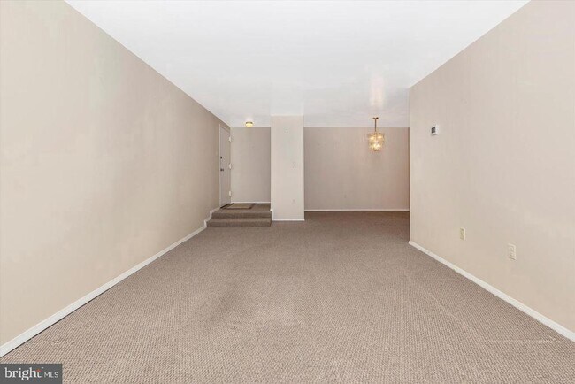 Building Photo - 433 Christopher Ave