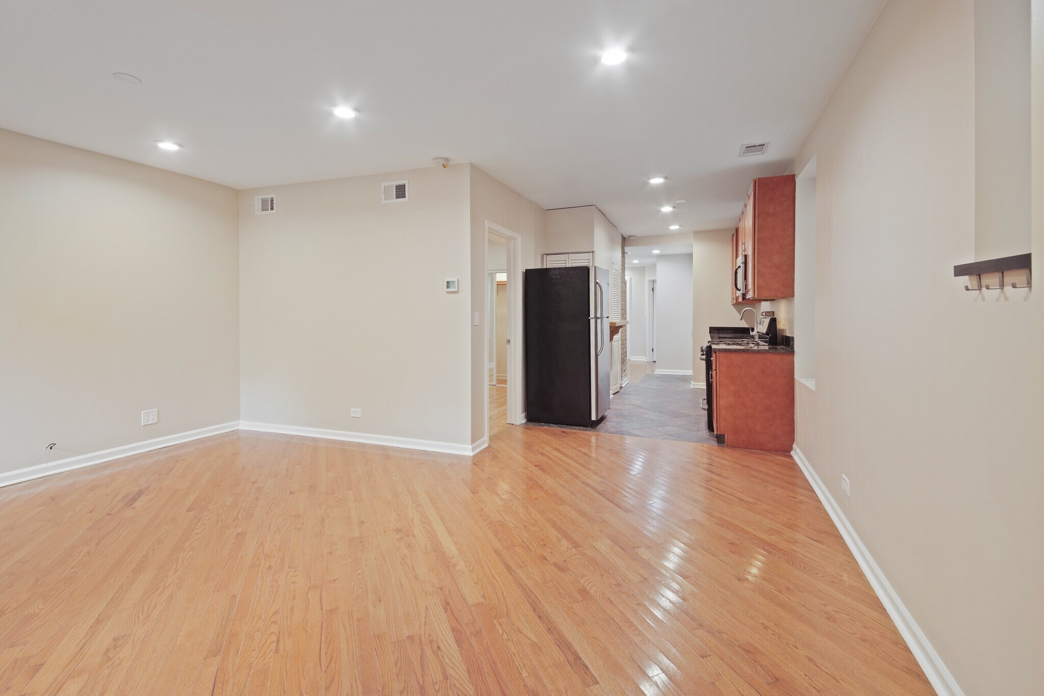 Building Photo - 1620 N Claremont Ave