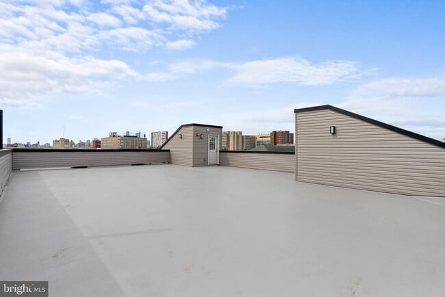 Building Photo - 809 Diamond St