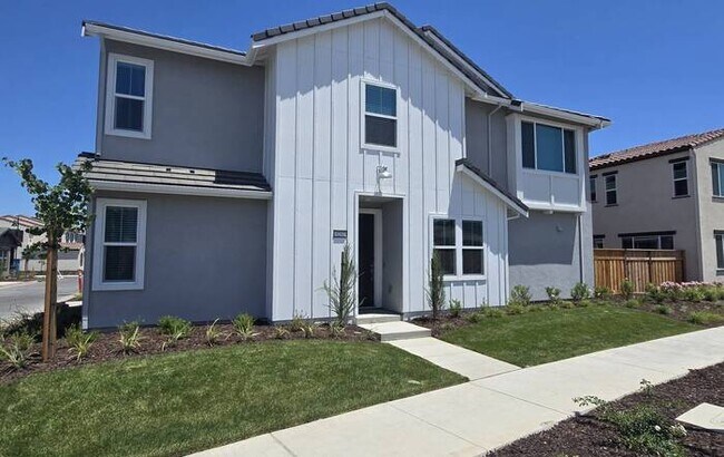 Building Photo - Lathrop - Gorgeous 5 Bedroom 3 Bathroom Home