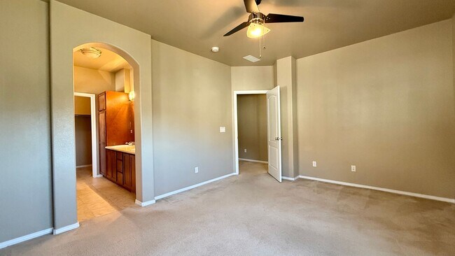Building Photo - Spacious & Modern 3-Bedroom Townhome in Th...