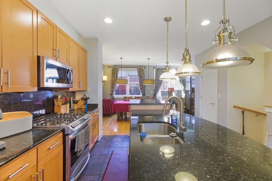 Building Photo - 2854 N River Walk Dr