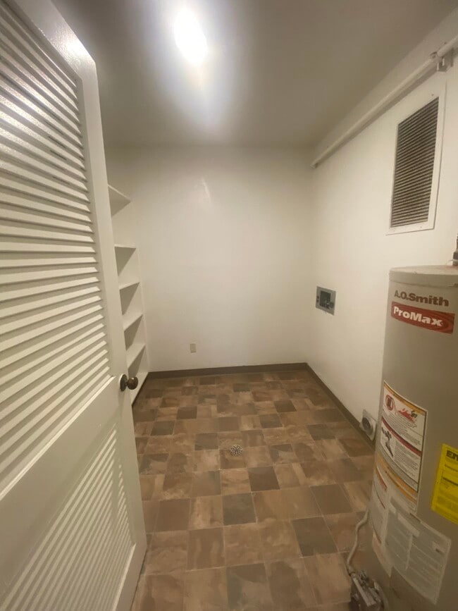 Building Photo - 2869 Blairstone Ct