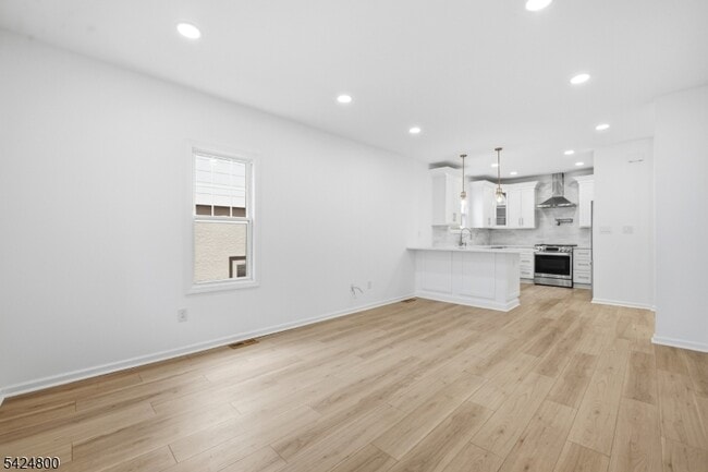 Building Photo - 40 Edgewood Rd