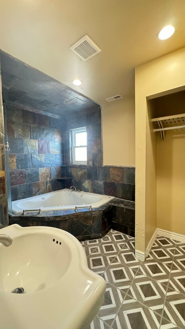Building Photo - 2725 Del Oro Cir