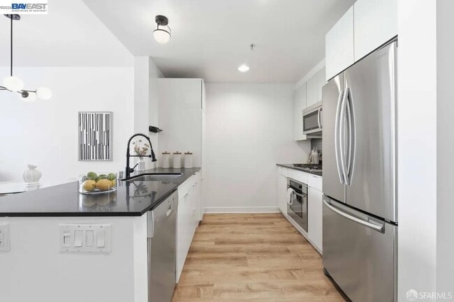 Building Photo - 501 Beale St