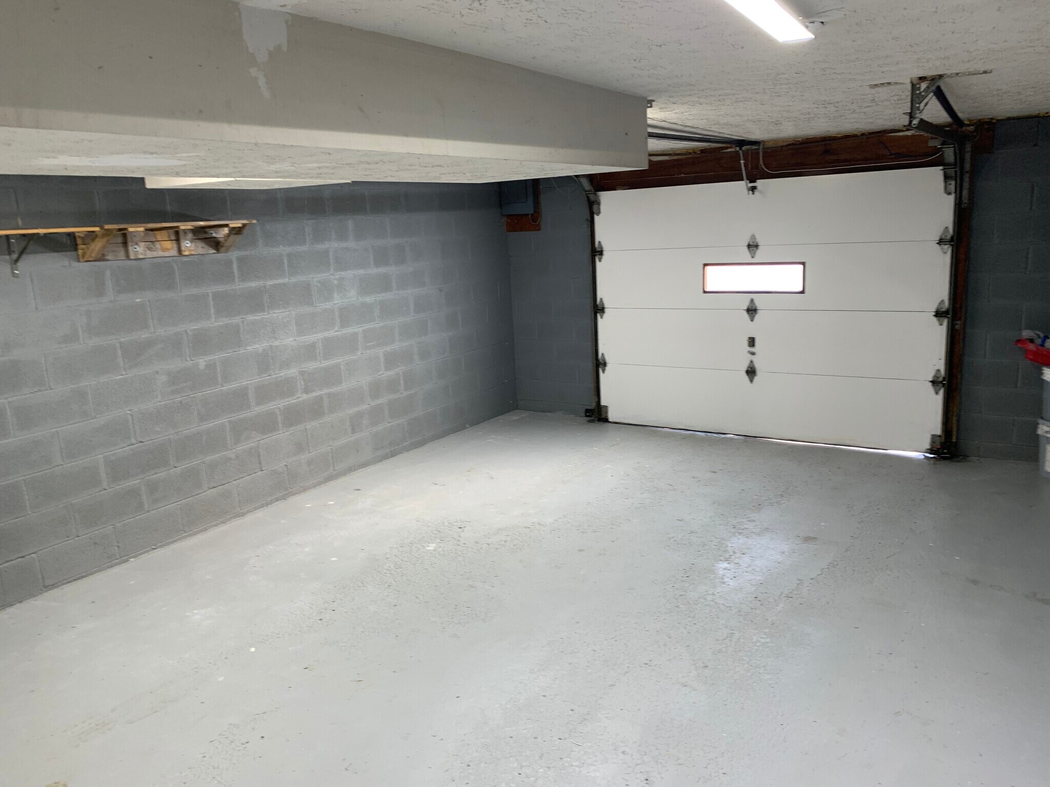Garage - 7465 Seymour St NW