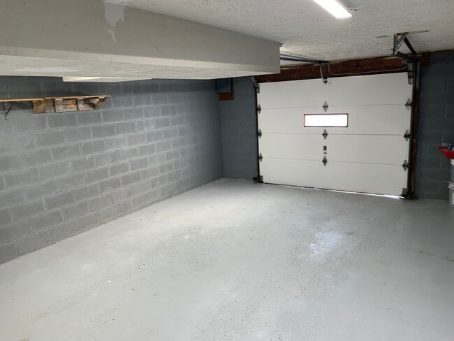 Garage - 7465 Seymour St NW
