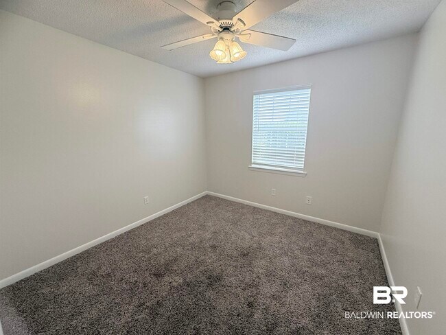 Building Photo - 105 Northgate Dr W