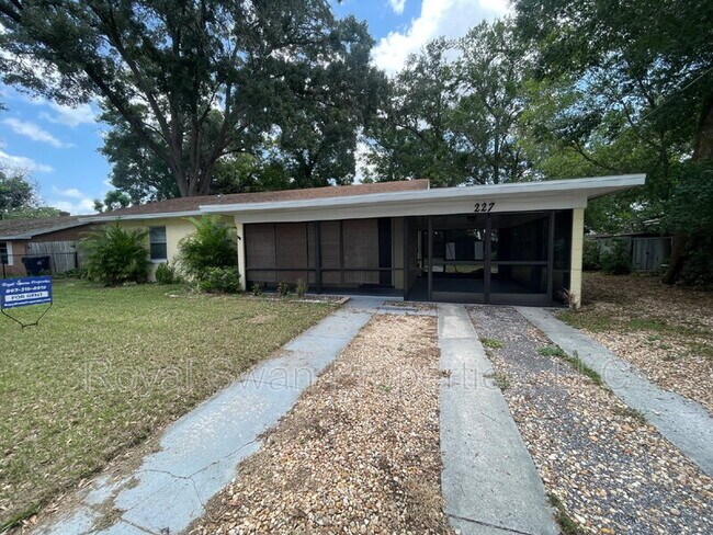 Building Photo - 227 Palm Ave
