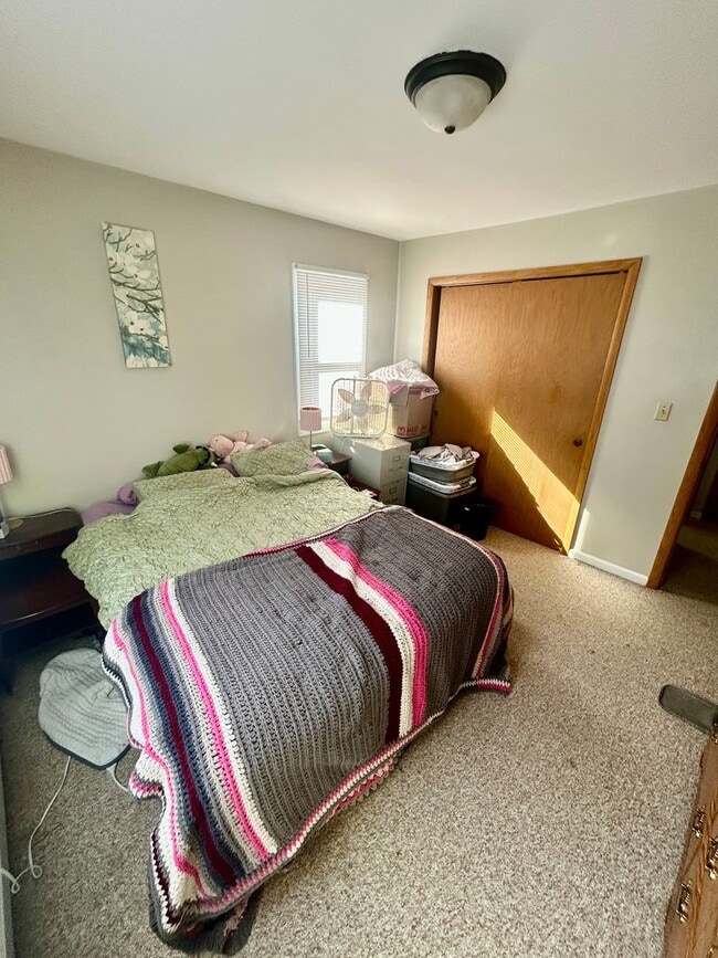 Building Photo - Available September! - 1 Bed 1 Bath Apartment