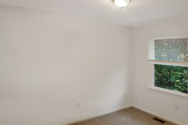 Building Photo - Single level living, backs to trees