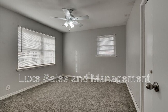 Building Photo - 236 NW 85th St