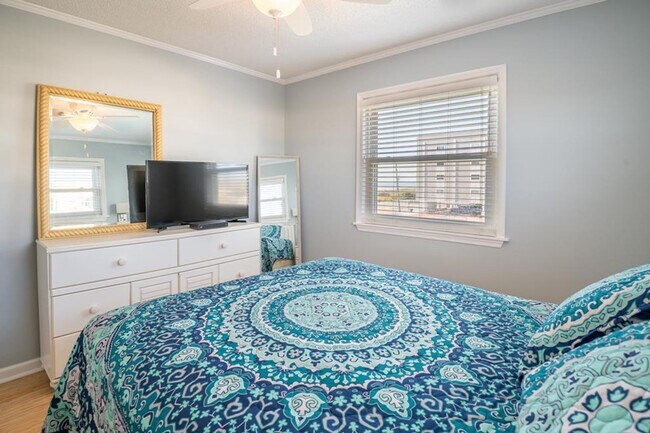 Building Photo - OFF-SEASON FURNISHED MONTHLY RENTAL AVAILABLE NOW