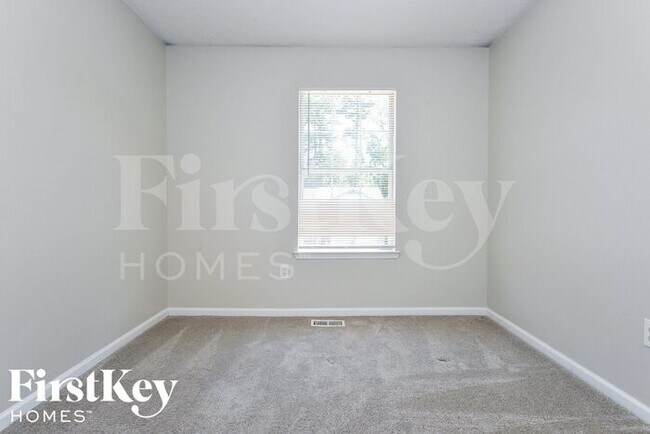 Building Photo - 5598 Emerald Glen
