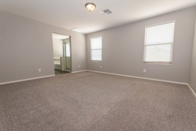 Building Photo - Beautiful 2-Story Home, 5 Bedroom, 3 Full ...