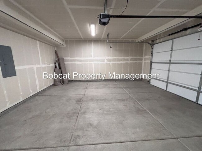 Building Photo - 860 Furlong Dr