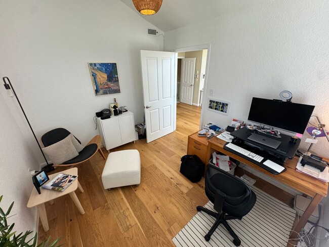 Building Photo - 5 bed 3 bath Gated Community in Union City...