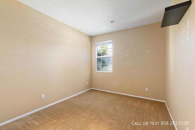 Building Photo - 1177 Parkview Dr