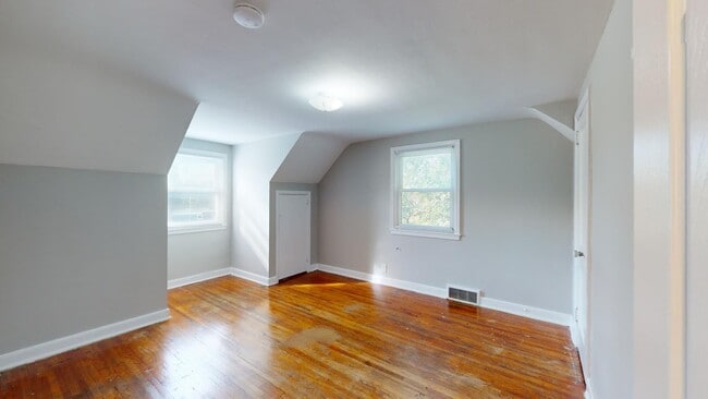 Building Photo - AVAILABLE AUGUST 1st! Spacious 4 Bedroom House Near Campus!