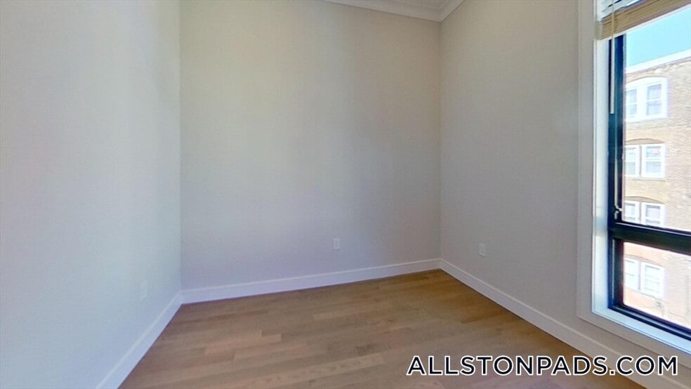 Building Photo - 16-18 Highgate St.