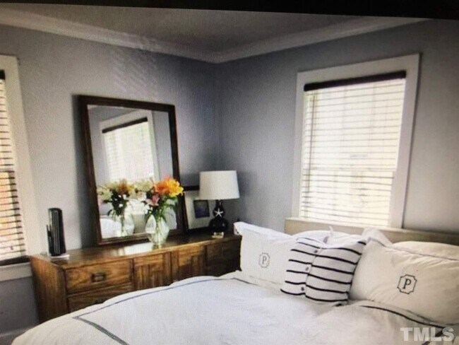 Building Photo - 2707 Wayland Dr